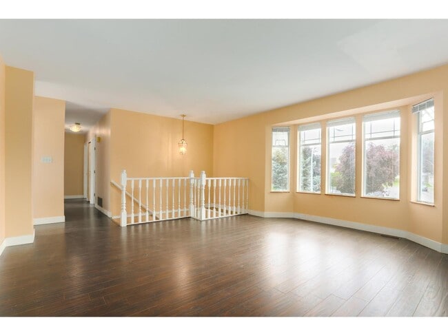 Building Photo - 9496-209B 209B Crescent