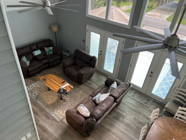 Foto del edificio - Winter Rental  - Furnished, 5 Bedroom Beac...