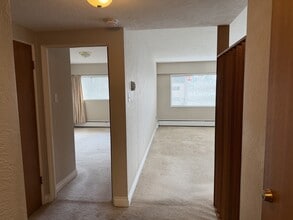 Building Photo - 908 Cook St