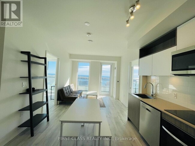 Building Photo - 70 Princess St