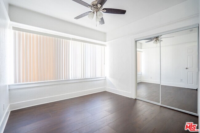 Foto del edificio - 2324 W Washington Blvd