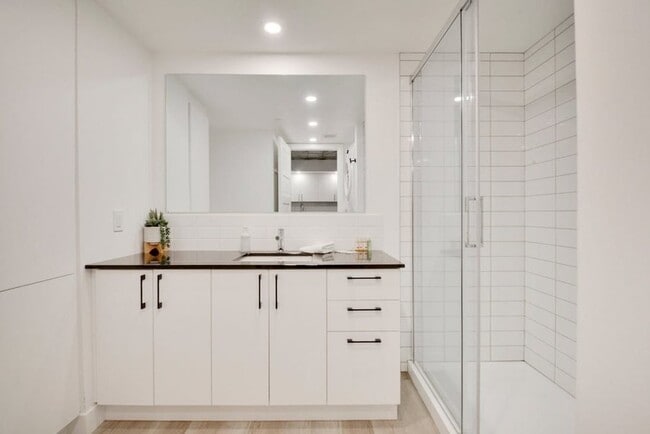Building Photo - Apartment For Rent