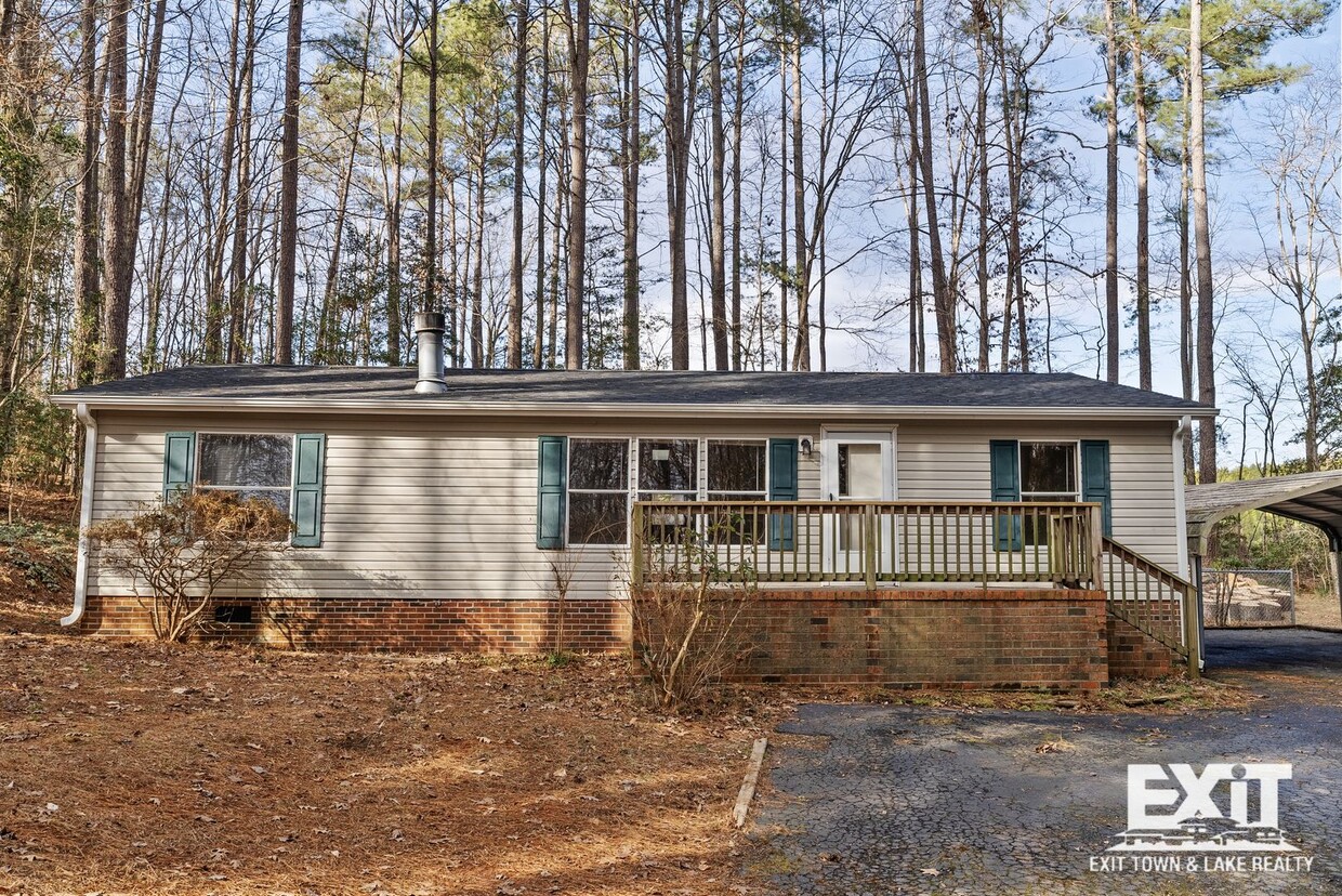 Primary Photo - Adorable 3 Bedroom, 2 Bath Home in Great C...