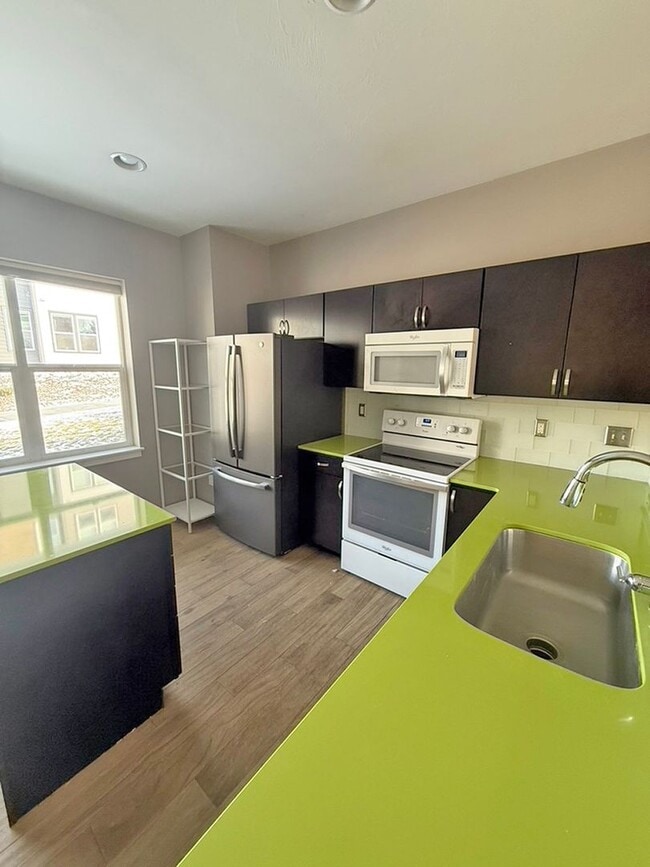 Foto del edificio - Charming Southside 2 Bedroom, 2.5 Bath Townhome