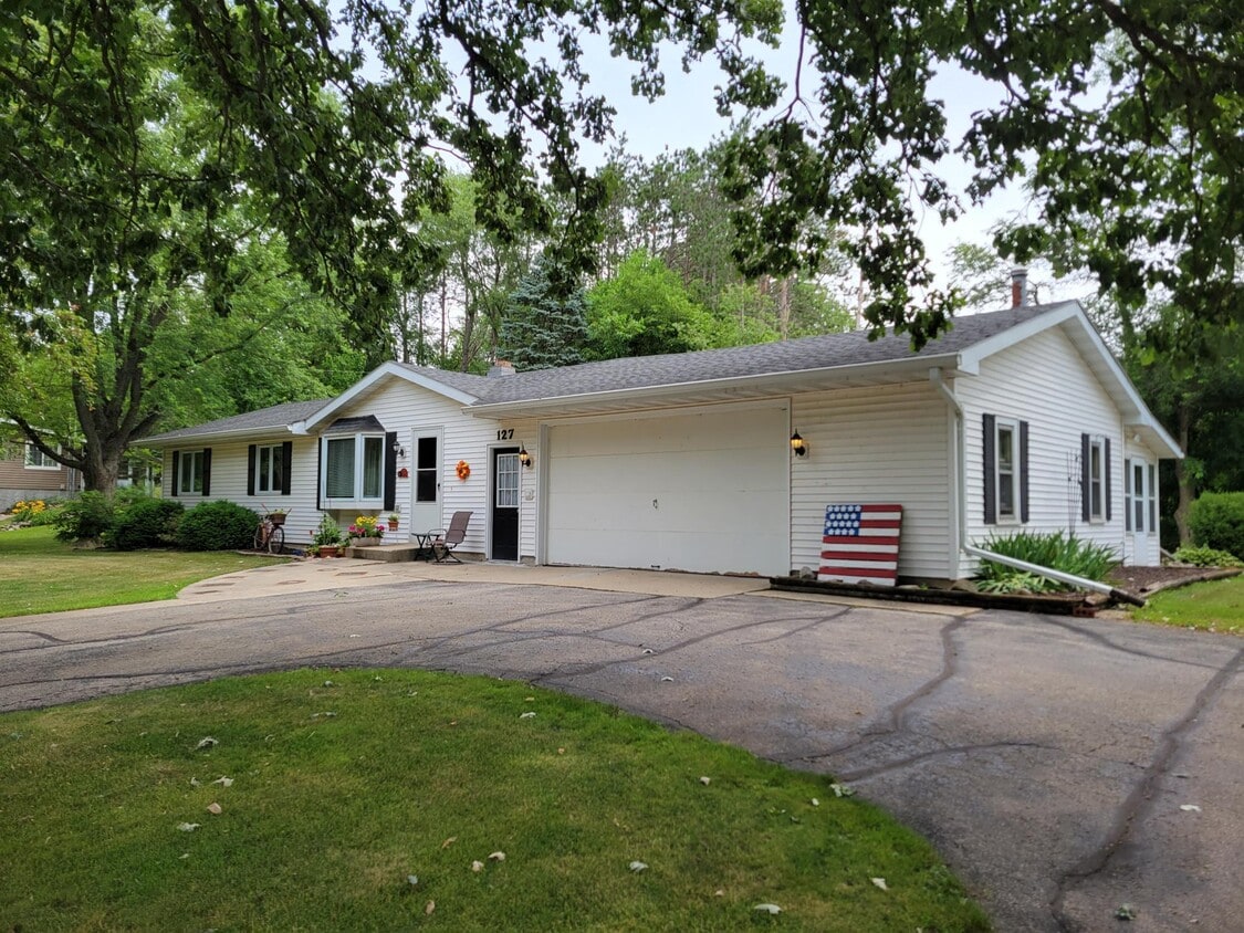 Primary Photo - 127 Donna Ave