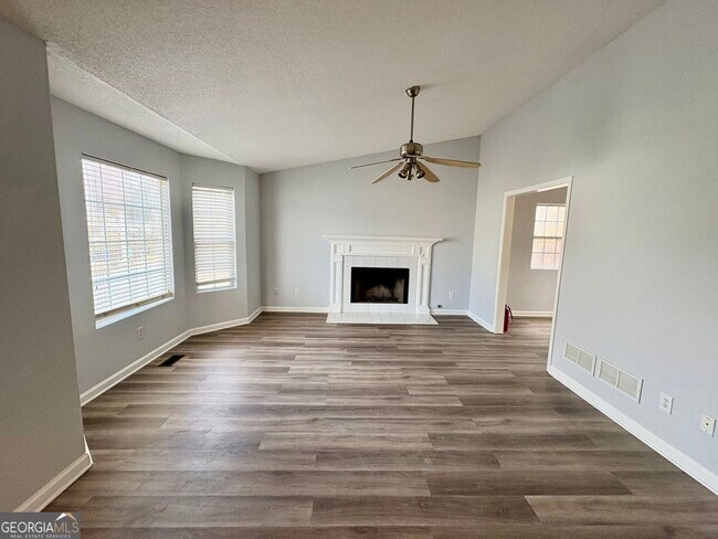 Foto del edificio - 1718 Graywood Dr SE