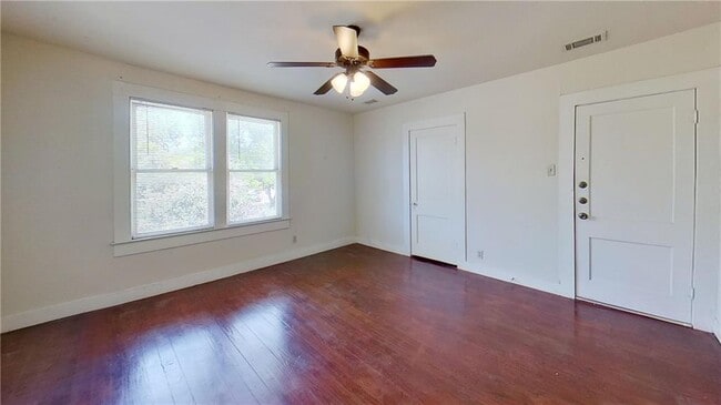 Building Photo - 1607 S Austin Ave