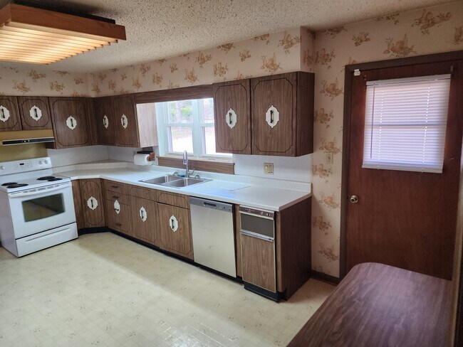 Foto del edificio - 6911 Hickory View Ln