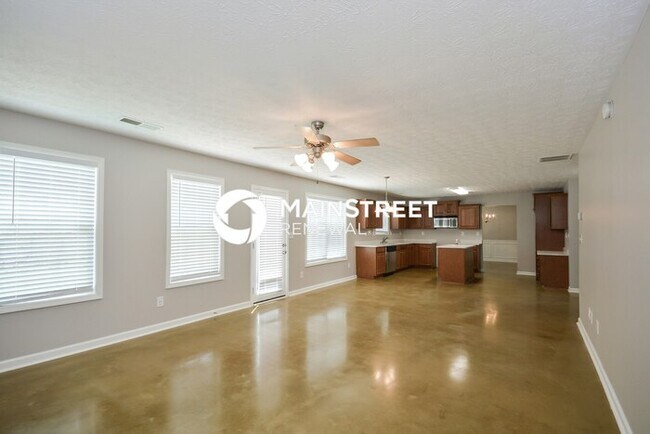 Building Photo - 4 Bedroom Pet-Friendly Home in Covington, GA with Main Street Renewal