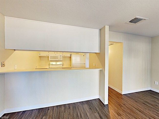 Foto del edificio - 7456 Sandalwood Dr