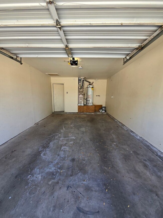 Building Photo - Cozy 2 Bedroom 2 Bath