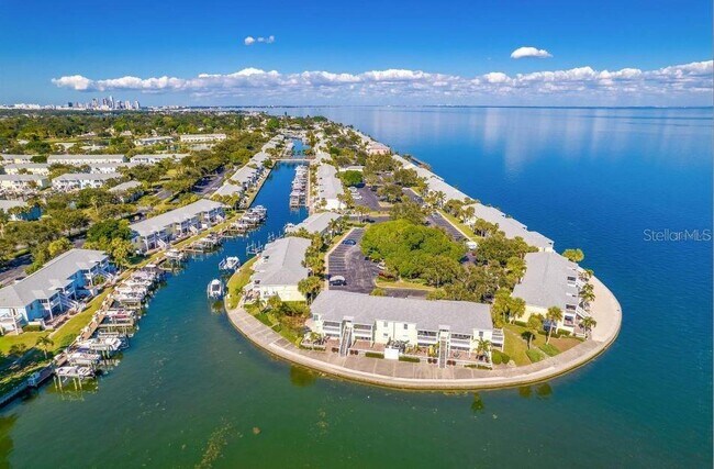 Building Photo - 4730 Coquina Key Dr SE
