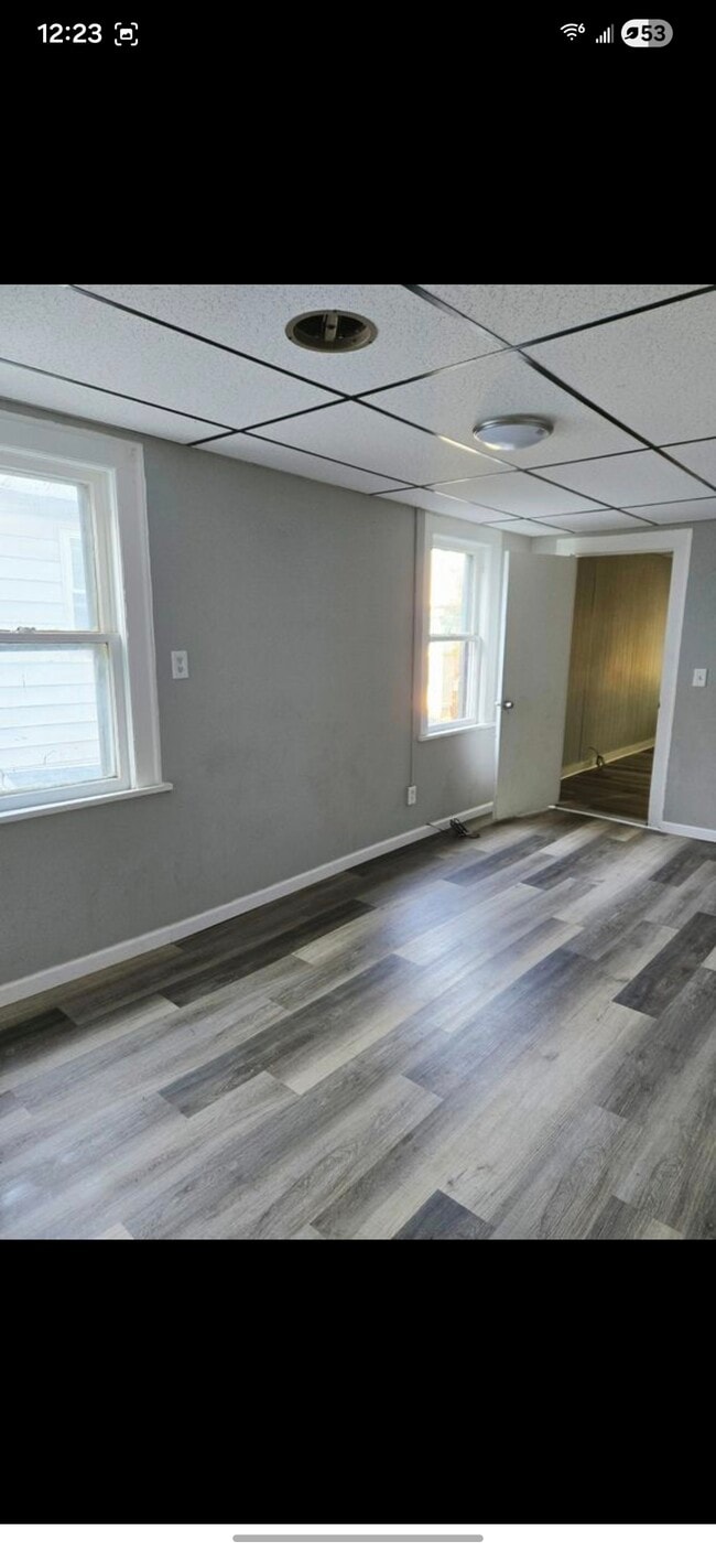 Living Room Space - 25 Stuyvesant St