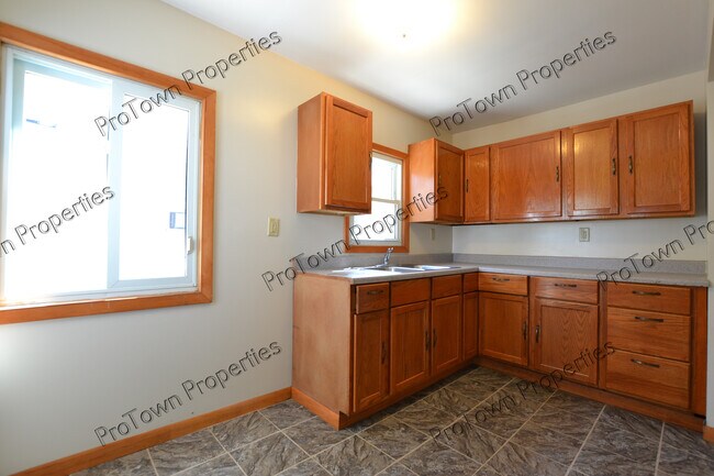 Foto del edificio - 211 Anderson Ave