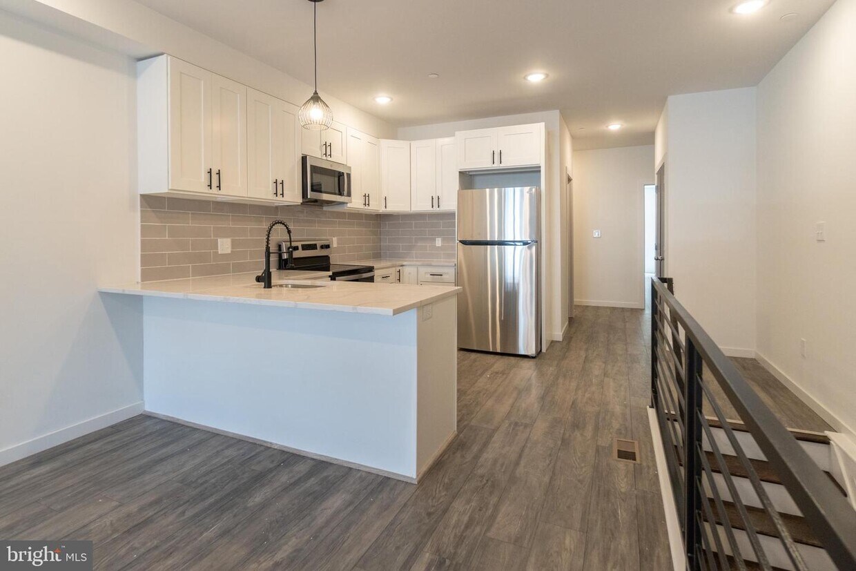 Foto principal - 6602 Lansdowne Ave