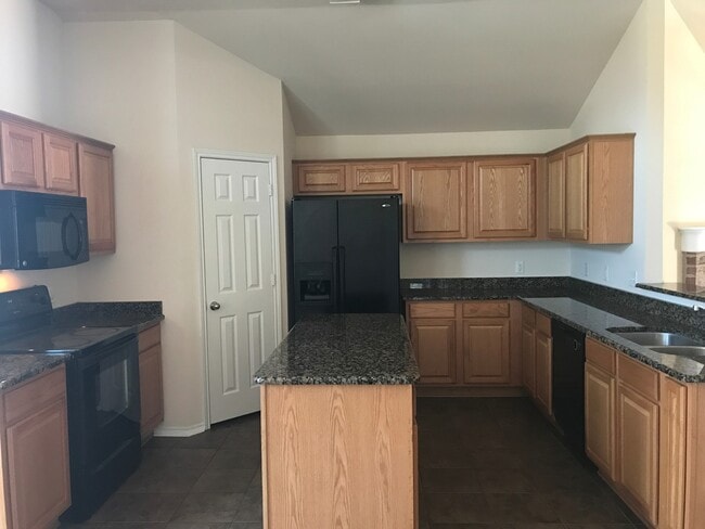 Building Photo - 4/2/2 Fenced yard NORTH LONGVIEW