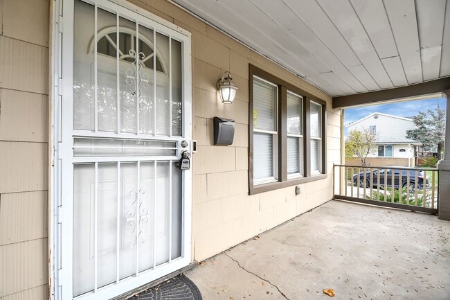 Building Photo - 626 E Jenkins Ave