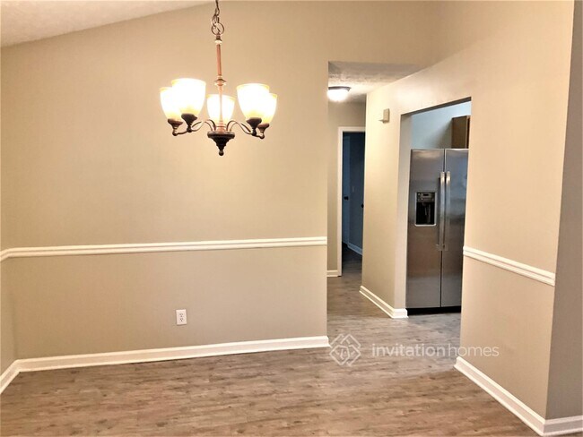 Building Photo - 424 Crested View Dr