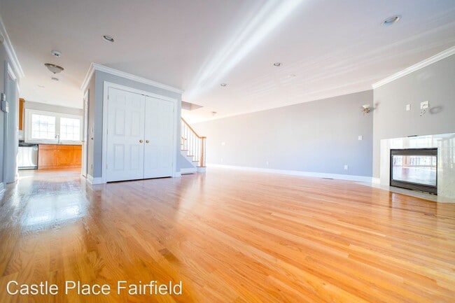 Building Photo - 3 br, 2.5 bath Apartment - 241-259 Castle Ave
