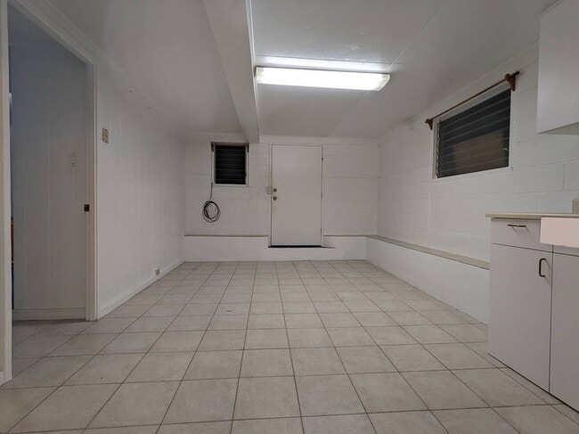 Building Photo - 430 Dayton Ln