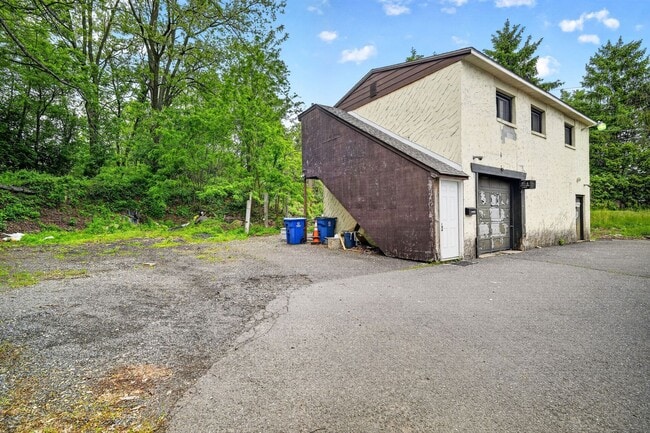 Building Photo - Glen Roc Shopping Center (172-252 Scotch Rd Ewing, NJ 08628)