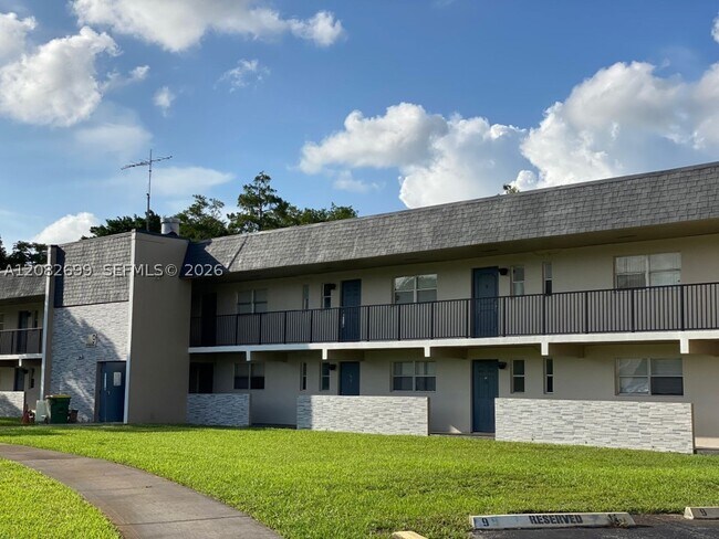 Foto del edificio - 7831 N Colony Cir