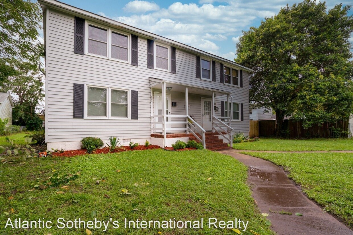 Primary Photo - 3 br, 1.5 bath House - 327 Settler's Landi...