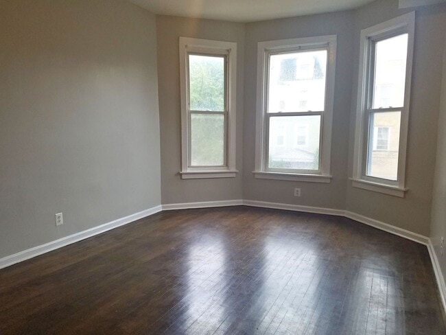 Building Photo - 2308 N Mango Ave