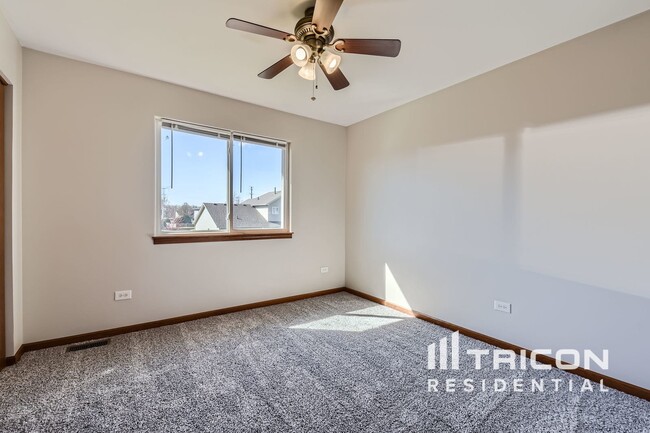 Building Photo - 3501 Stone Creek Dr