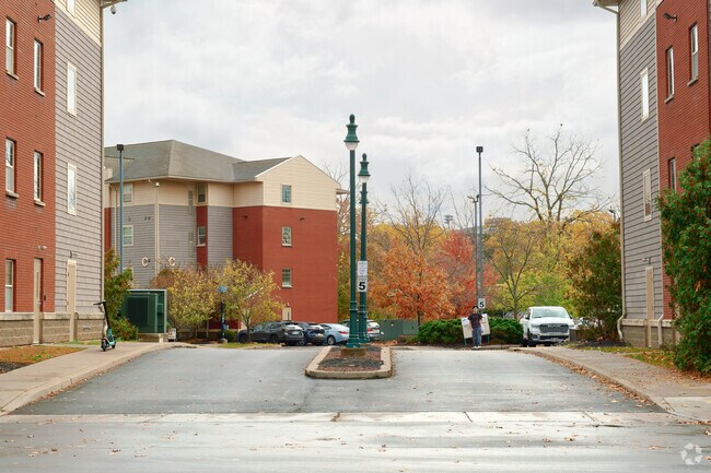 Foto del edificio - Riverview Collegiate Housing