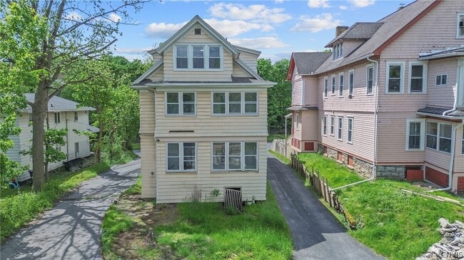 Building Photo - 944 Bellevue Ave