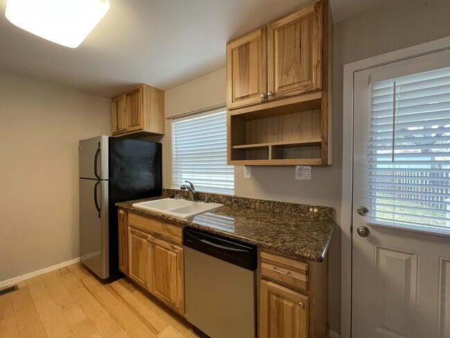 Foto del edificio - 570 E 19th St