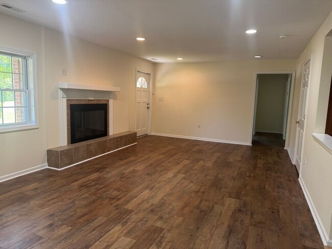 Building Photo - Newly remodeled brick home in New Bern
