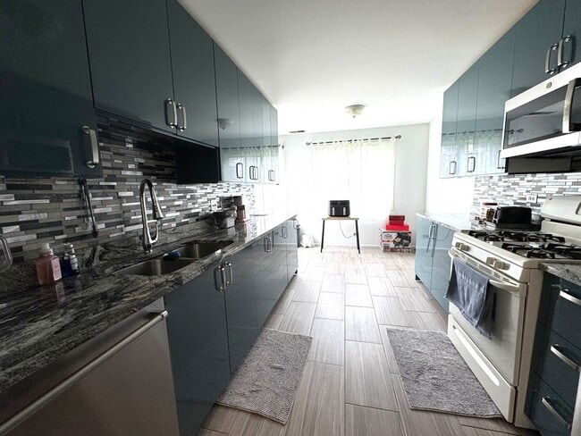 Building Photo - 220 Oak Knoll Ct