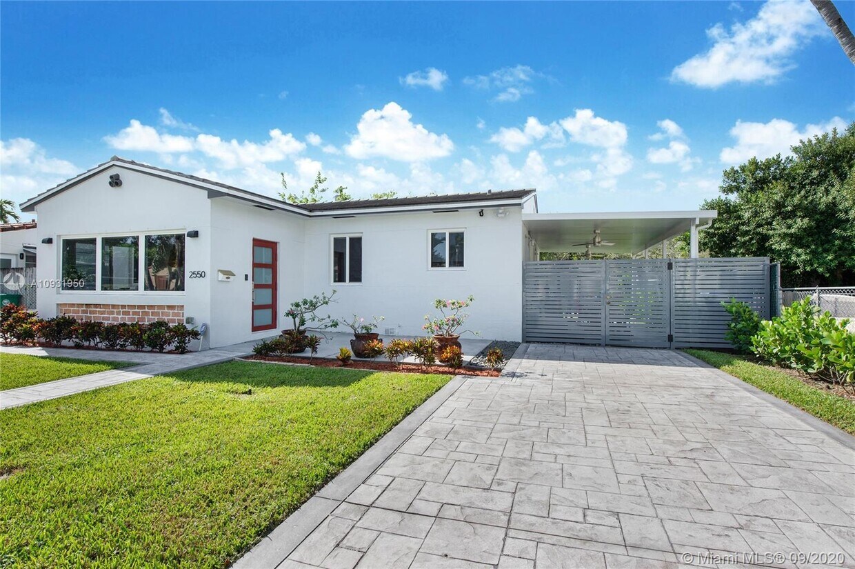 Foto principal - 2550 SW 21st Terrace