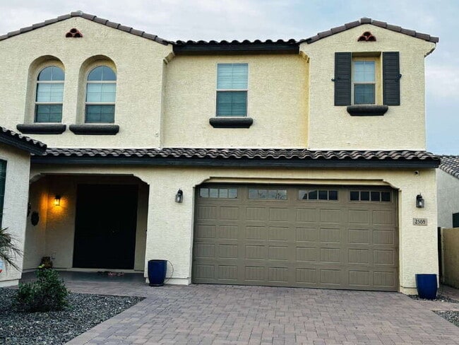 Building Photo - 2565 E Ebony Dr