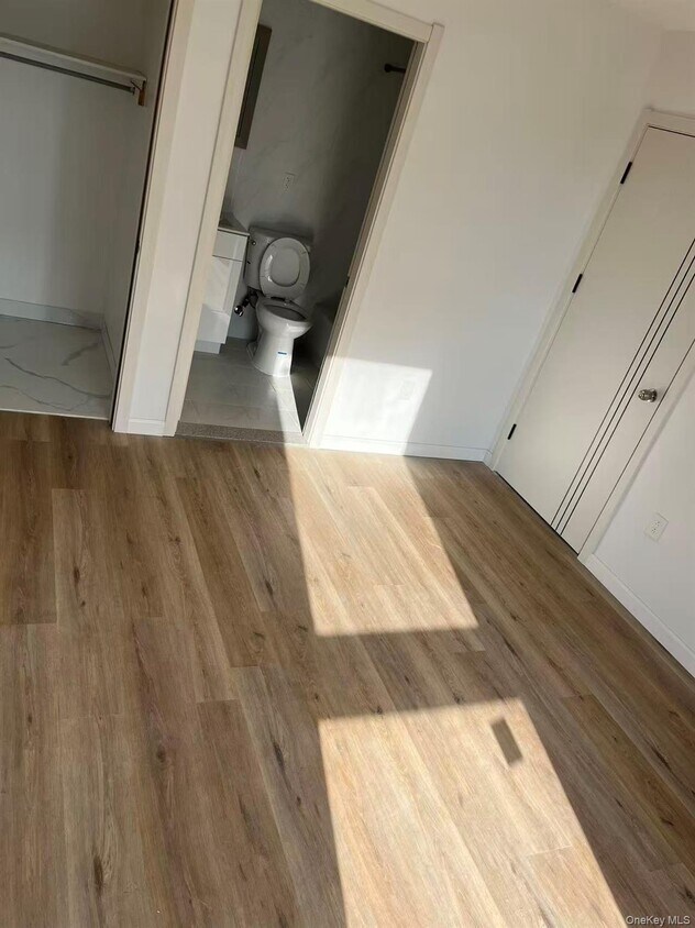 Foto del edificio - 70-40 45th Ave