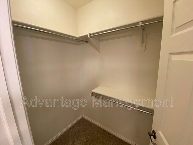 Building Photo - 1077 Canyon Meadow Dr