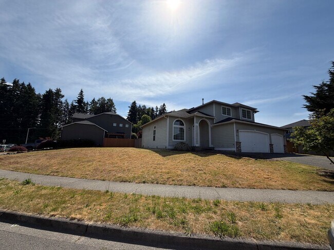 Building Photo - Large 4 bedroom 2.5 bathroom in Arlington