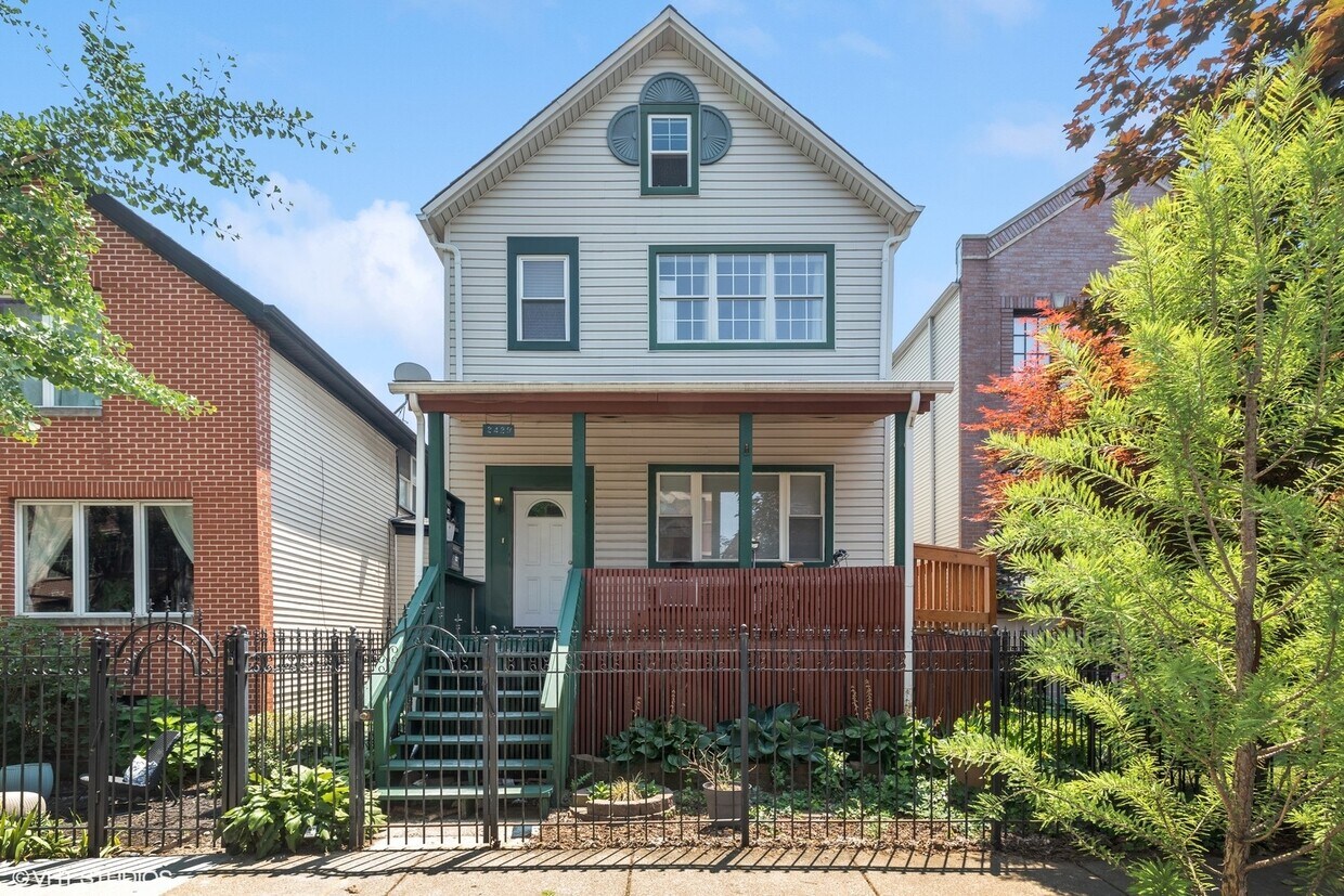 Foto principal - 2429 W Cortland St