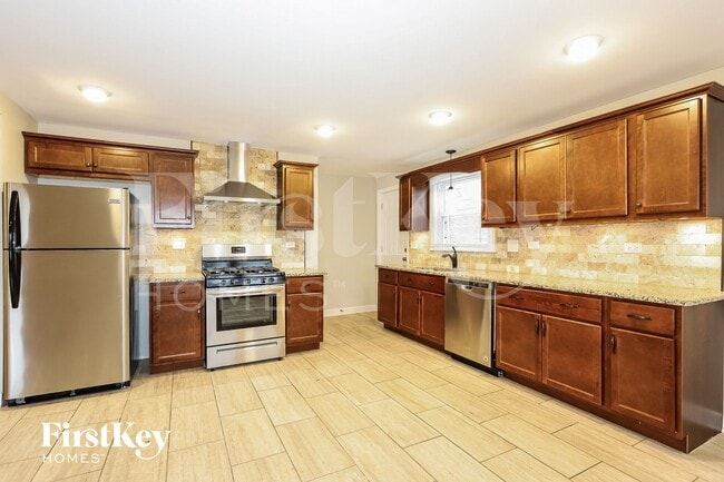 Building Photo - 1018 E 161st Pl