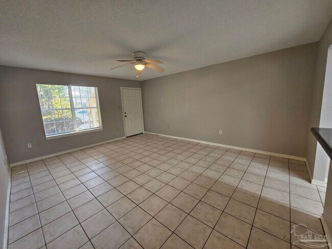 Foto del edificio - 6832 Hunt St