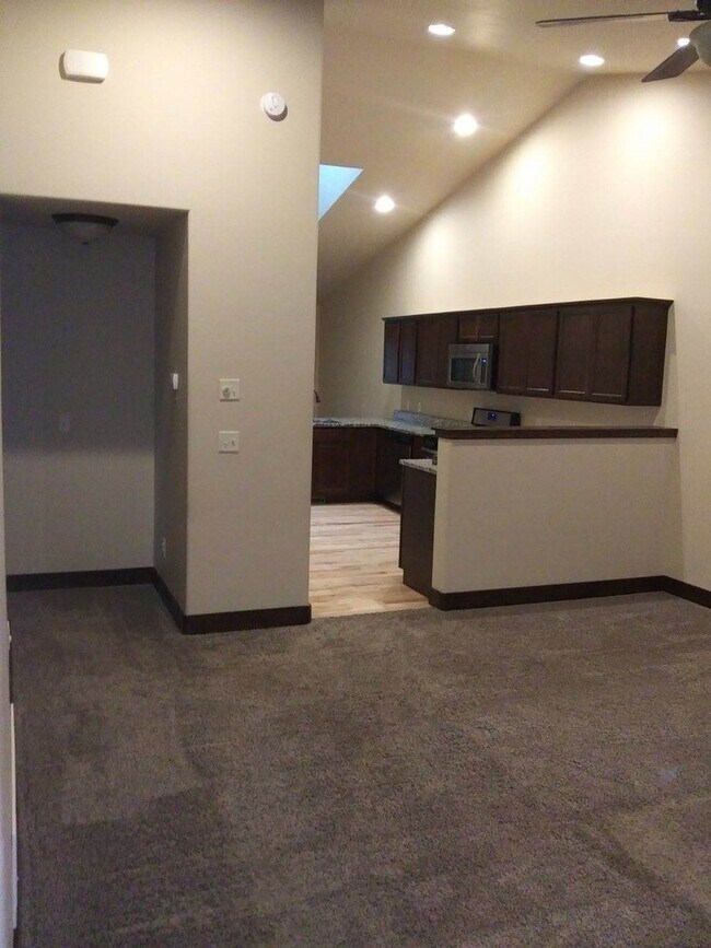 Foto del edificio - 895 Longbow Ln