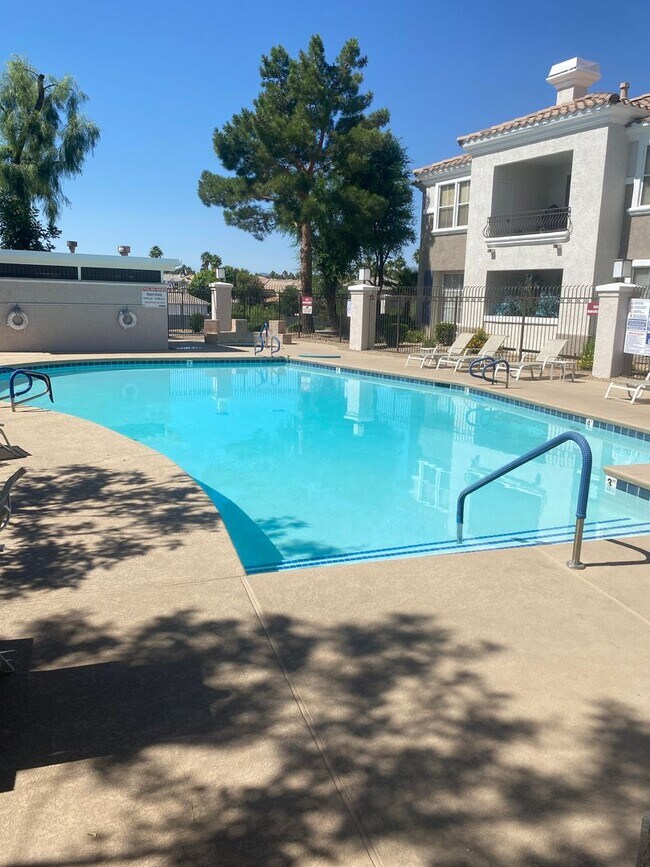 Foto del edificio - AMERICANA Property Mgmt - 3 beds Condo in ...