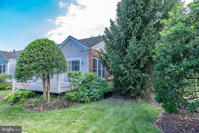 Foto del edificio - 8406 Mountain Larkspur Dr
