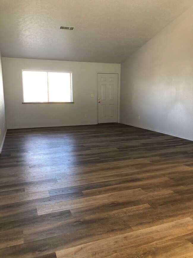 Foto del edificio - Cute 3 Bedroom with RV/Boat Parking in Pre...