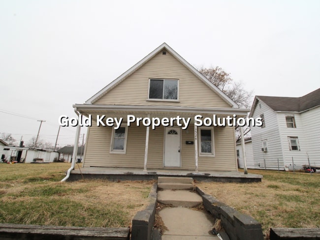 Building Photo - 4 BR 1.5 BA House with Central Air and Covered Porch (SECTION 8 APPROVED)