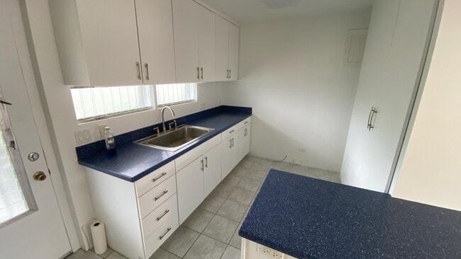 Building Photo - 2921 Koali Rd