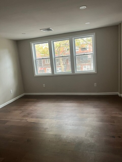 Foto del edificio - 1090 E 59th St