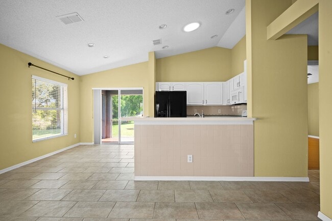 Building Photo - Key Vista home on cul-de-sac